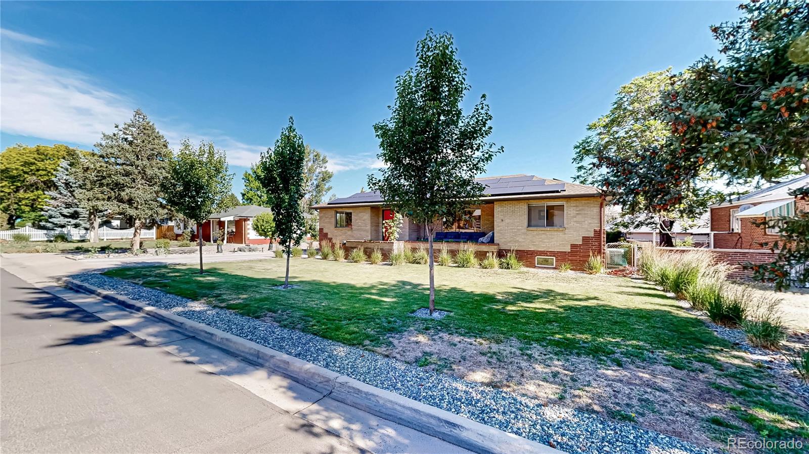 2221 W Moffat Place