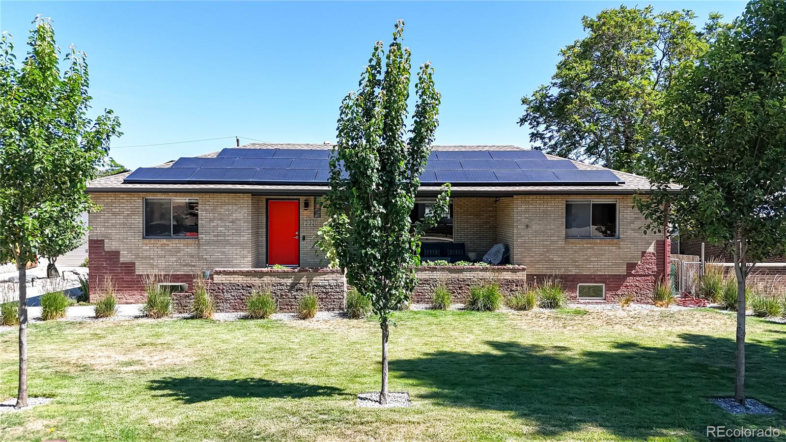 2221 W Moffat Place
