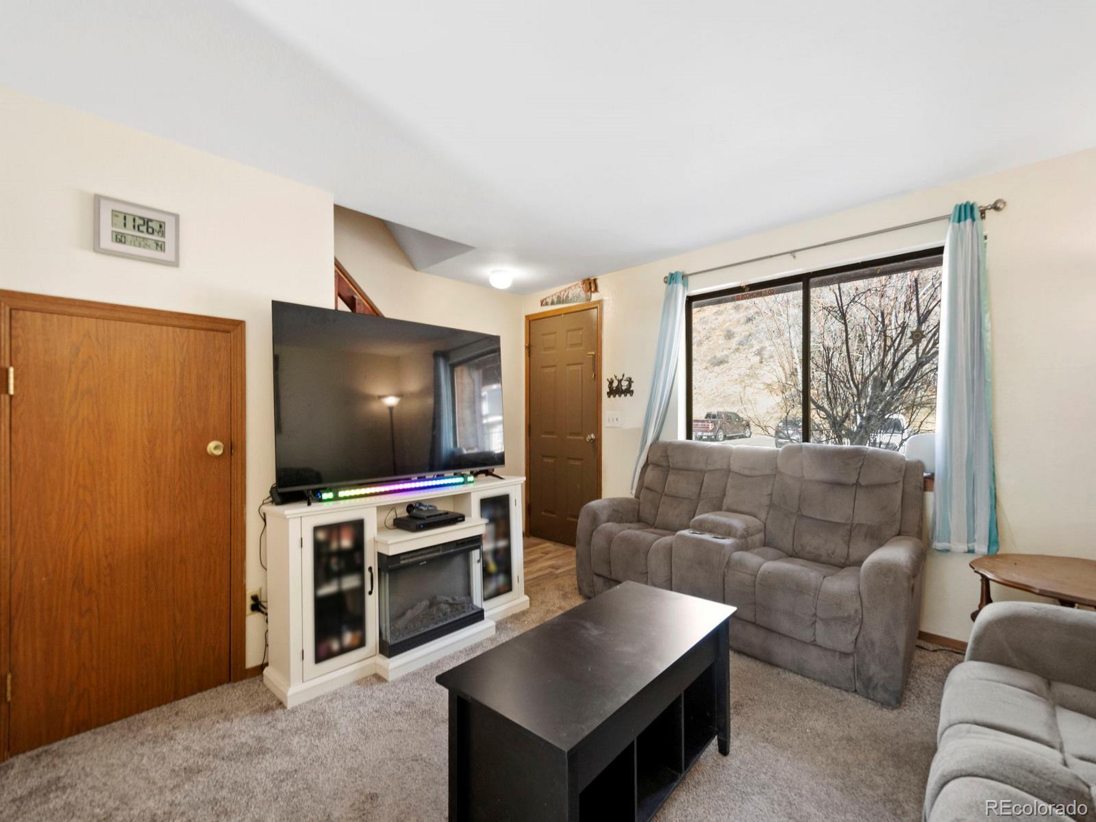 3301 Riverside Drive