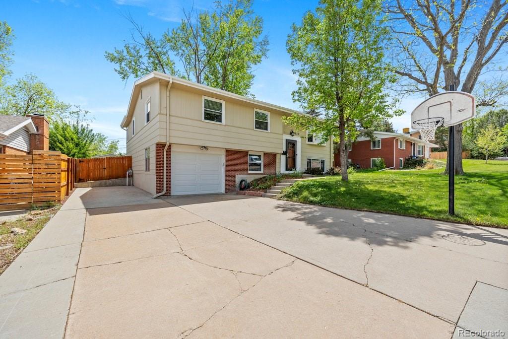 8022 S Jay Drive