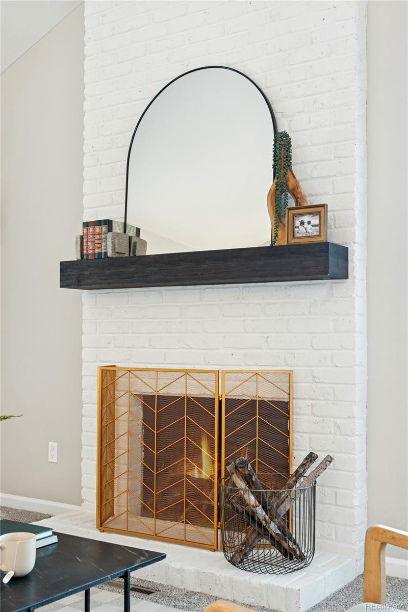 8047 E Phillips Circle