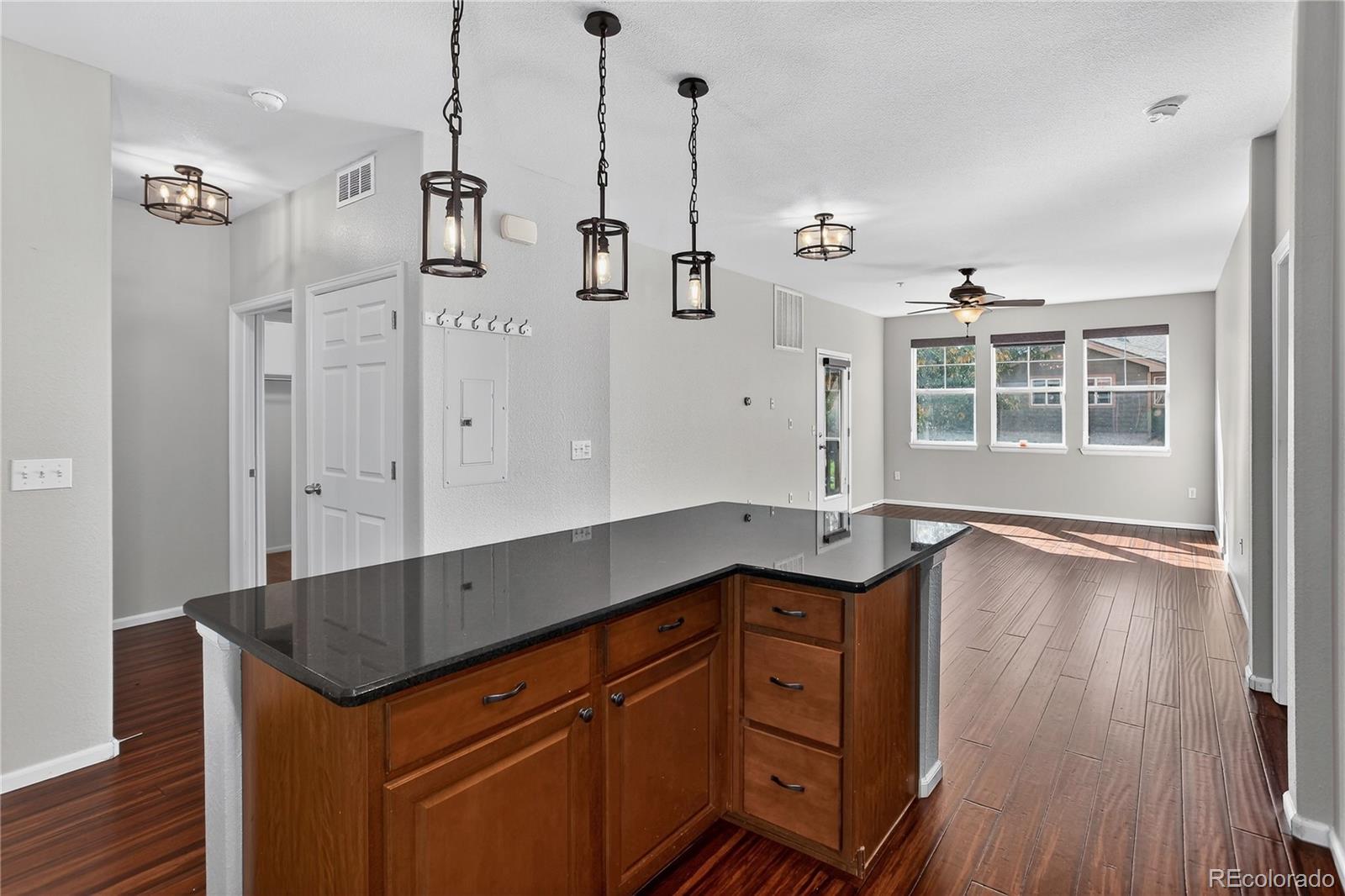 9633 E 5th Avenue 10208