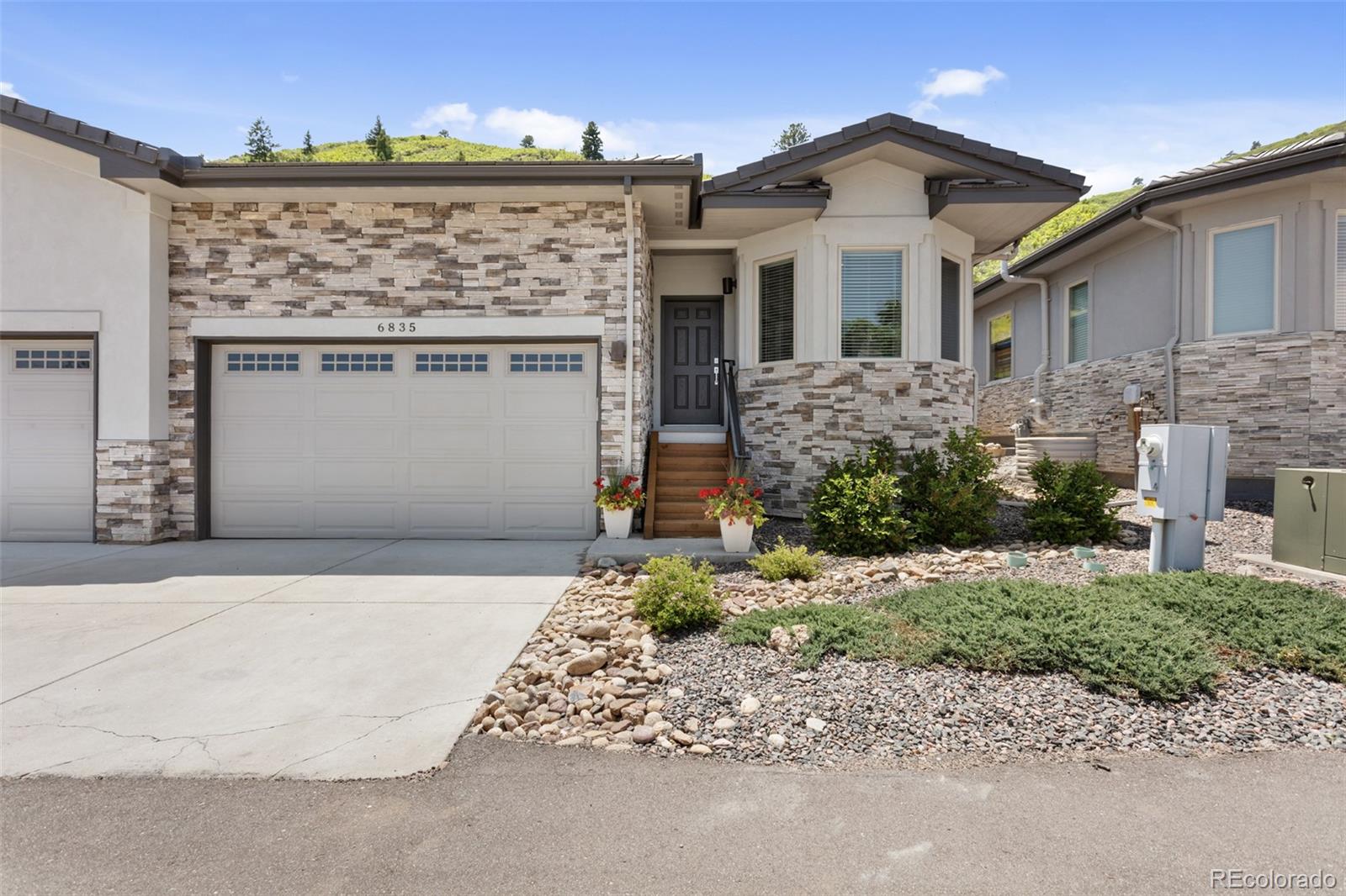6835 Surrey Trail