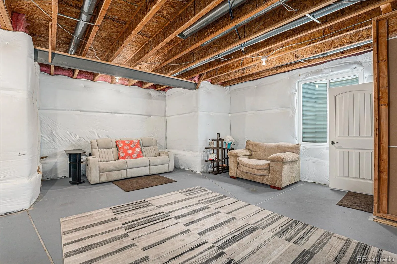 Wiggins, Colorado 80654, United States, 5 Bedrooms Bedrooms, ,3 BathroomsBathrooms,Residential,Pending,51605