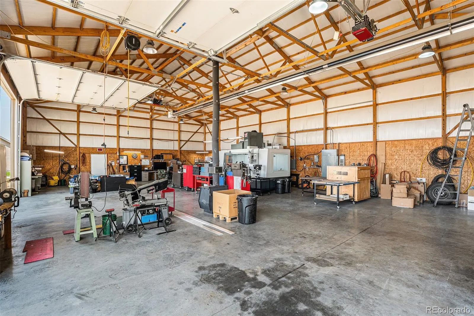 Wiggins, Colorado 80654, United States, 5 Bedrooms Bedrooms, ,3 BathroomsBathrooms,Residential,Pending,51605