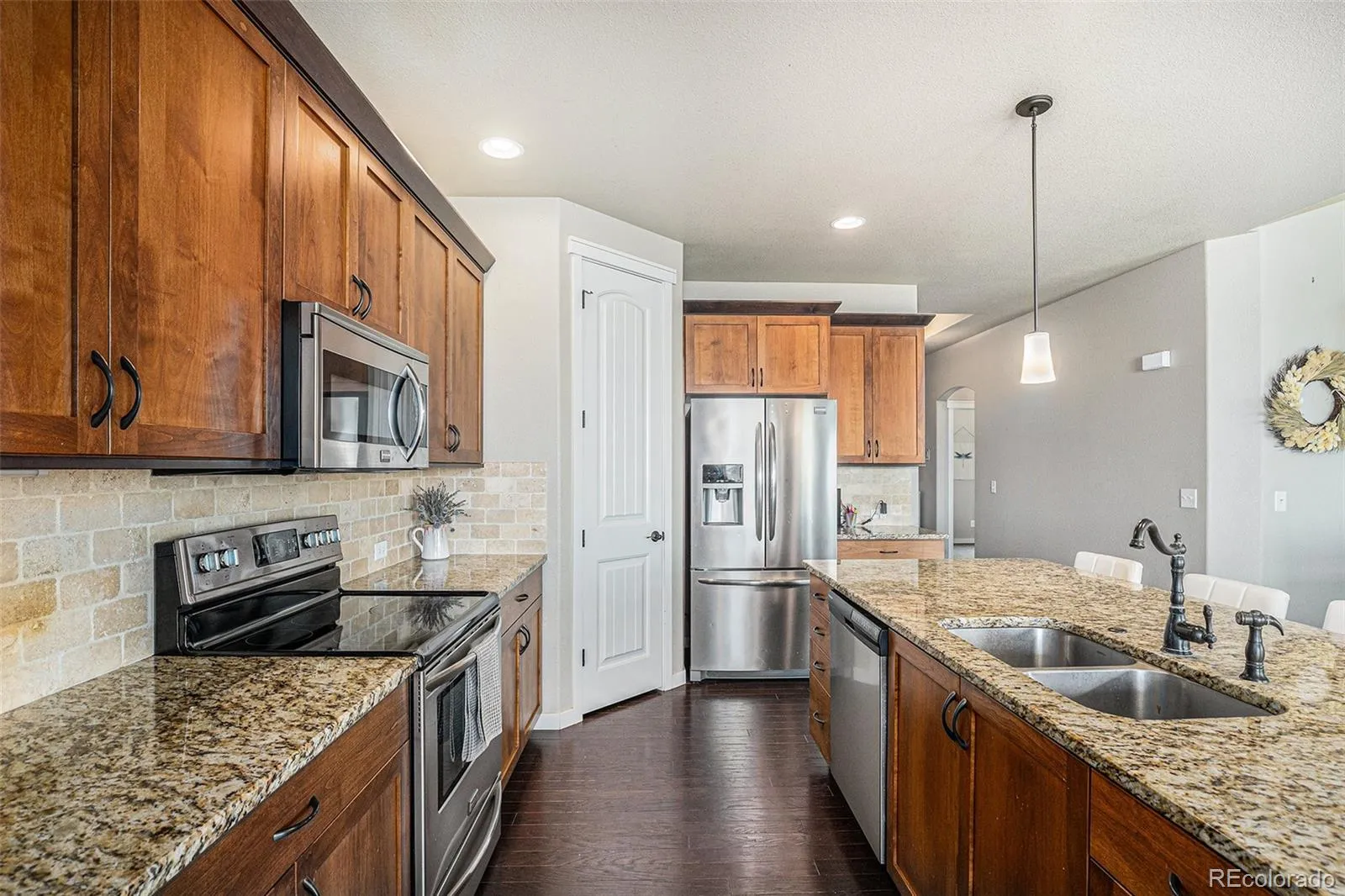 Wiggins, Colorado 80654, United States, 5 Bedrooms Bedrooms, ,3 BathroomsBathrooms,Residential,Pending,51605