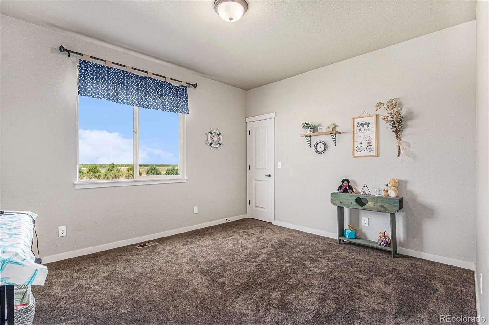 Wiggins, Colorado 80654, United States, 5 Bedrooms Bedrooms, ,3 BathroomsBathrooms,Residential,Pending,51605