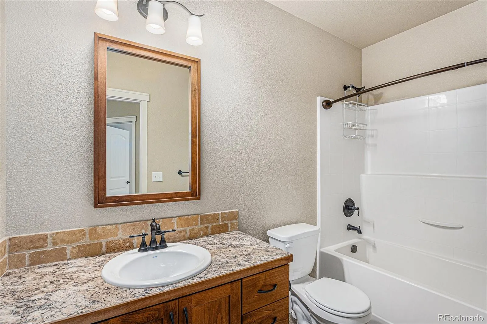 Wiggins, Colorado 80654, United States, 5 Bedrooms Bedrooms, ,3 BathroomsBathrooms,Residential,Pending,51605