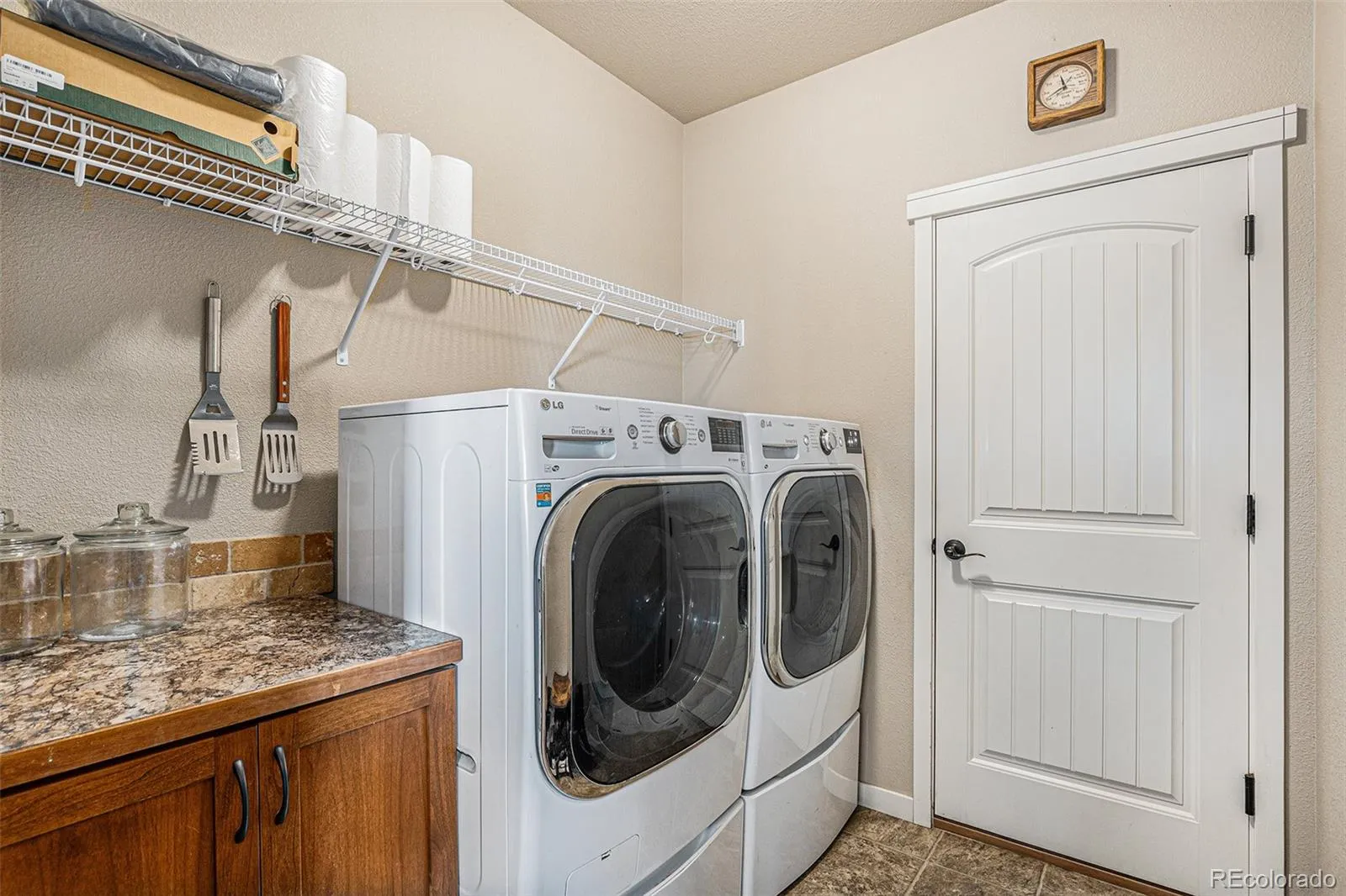 Wiggins, Colorado 80654, United States, 5 Bedrooms Bedrooms, ,3 BathroomsBathrooms,Residential,Pending,51605