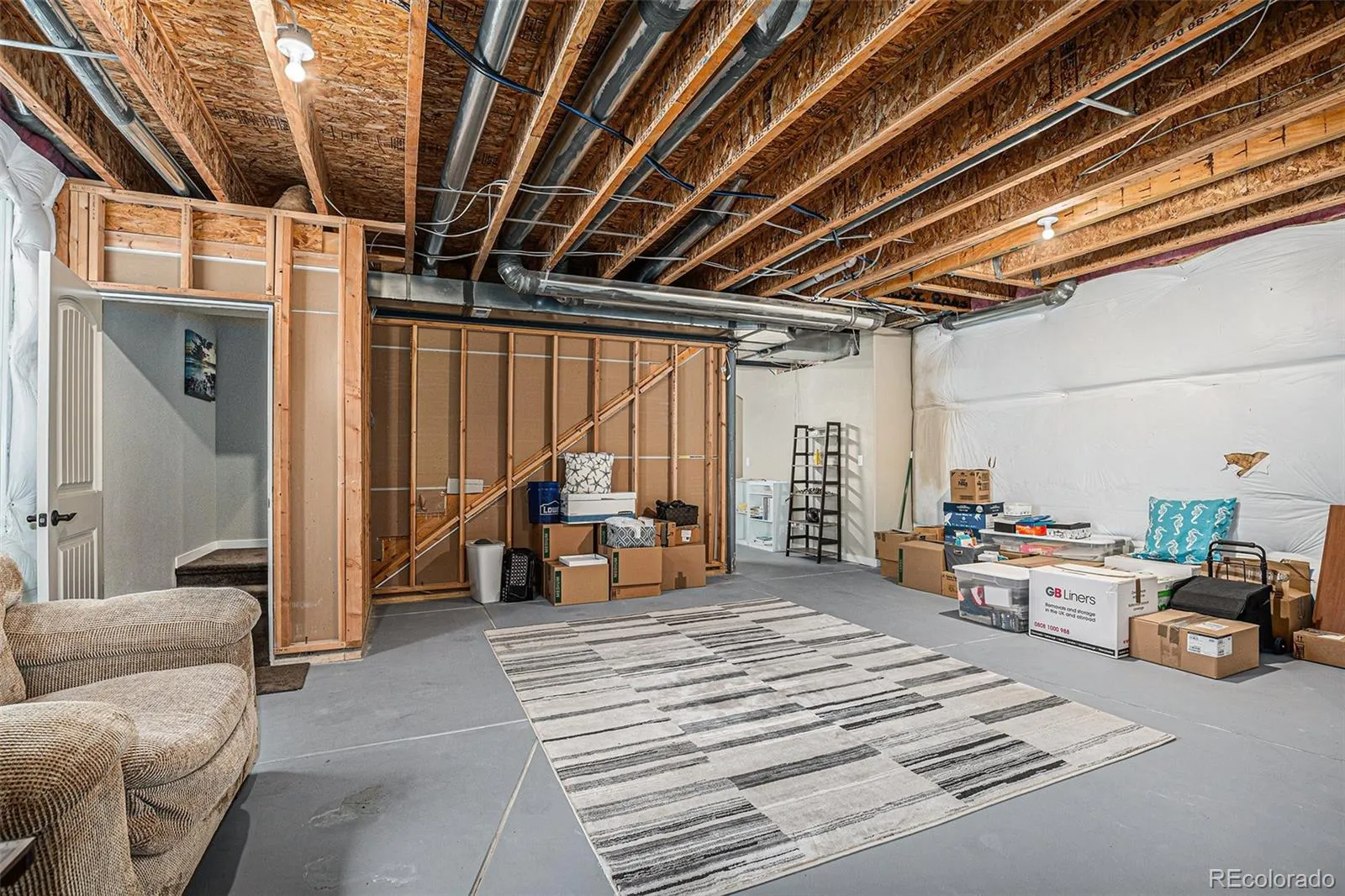 Wiggins, Colorado 80654, United States, 5 Bedrooms Bedrooms, ,3 BathroomsBathrooms,Residential,Pending,51605