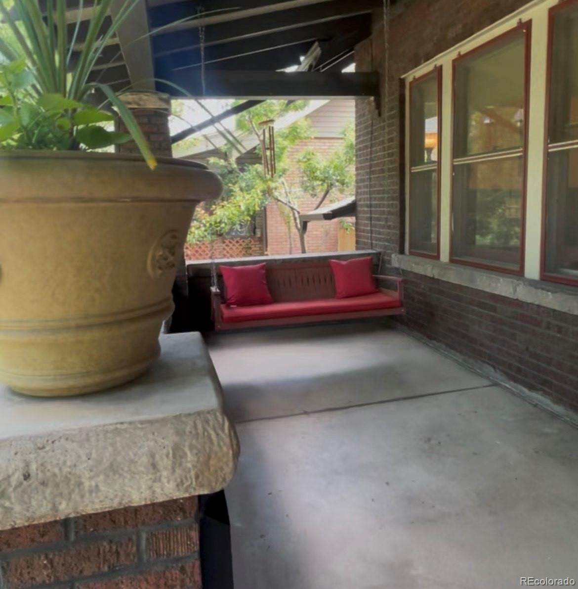 4253 Hooker Street