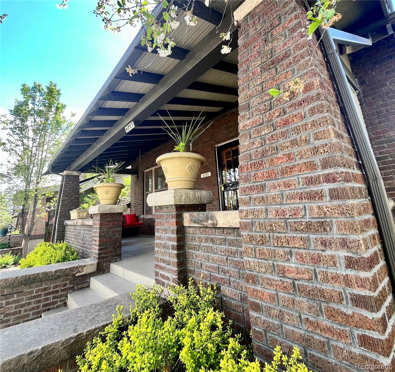 4253 Hooker Street