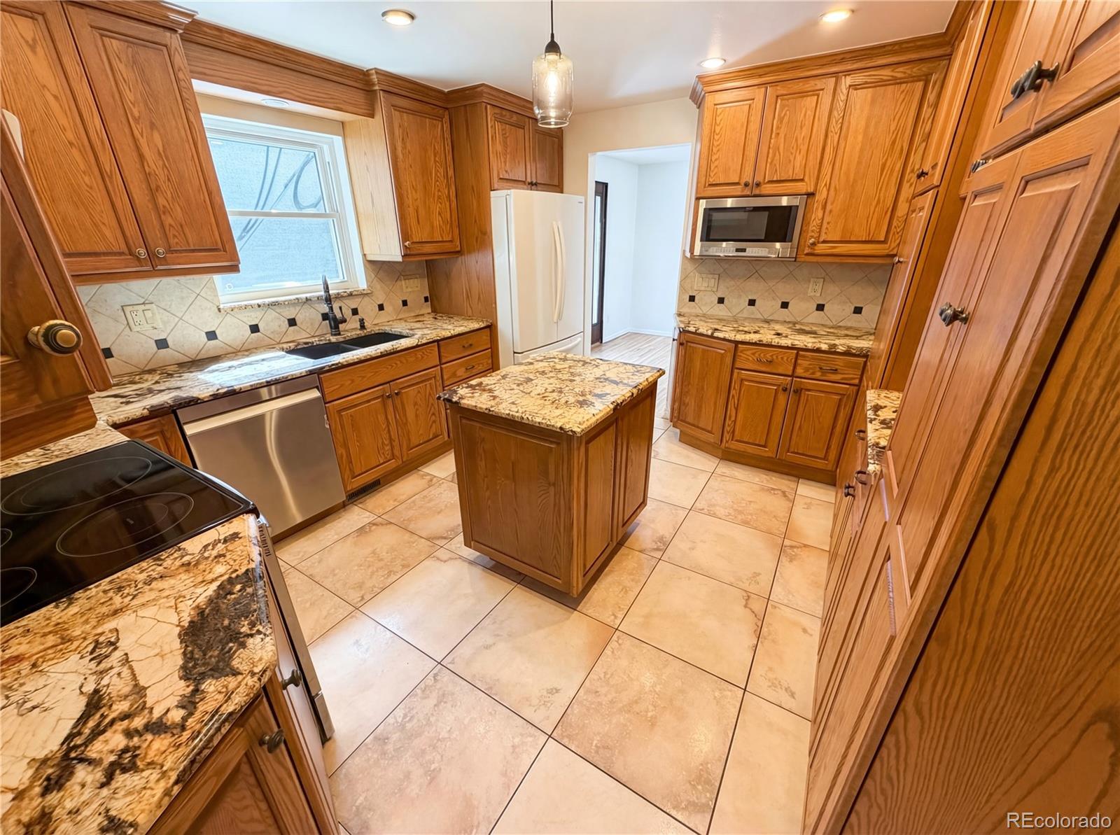 1760 S Oneida Street