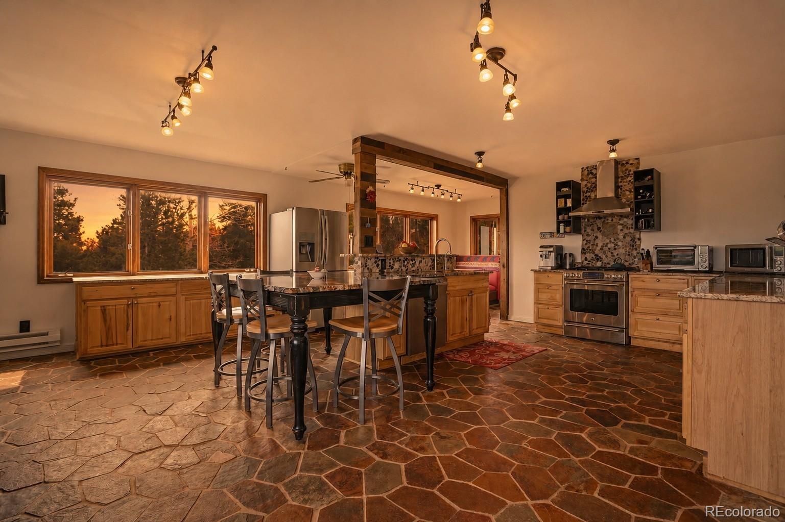 9225 Sandy Lane
