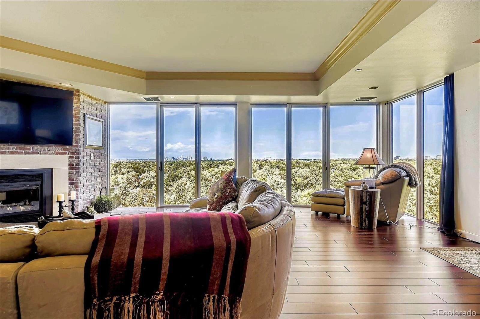 1900 E Girard Place 907