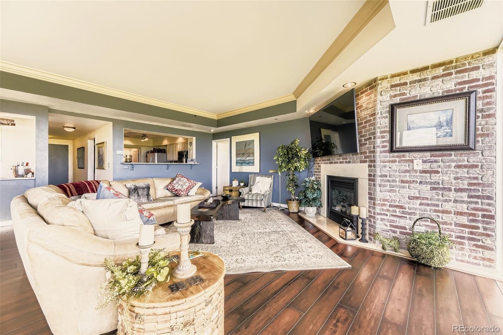 1900 E Girard Place 907