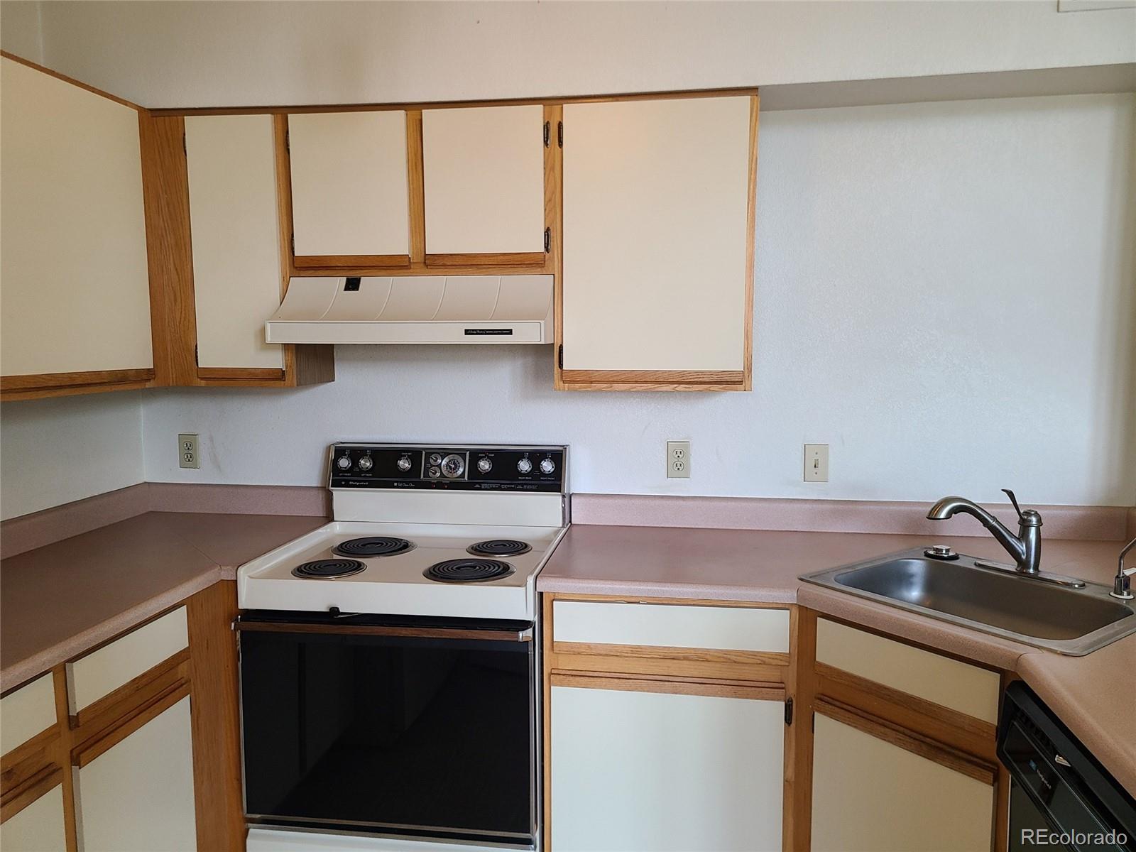 4760 S Wadsworth 301