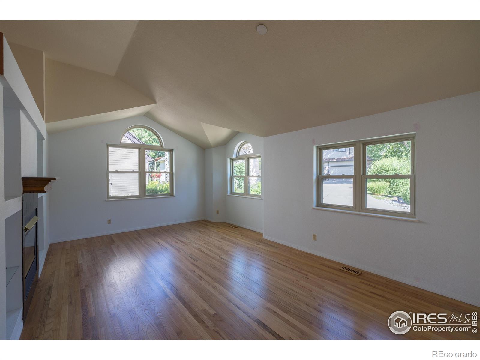 322 DIAMOND Circle