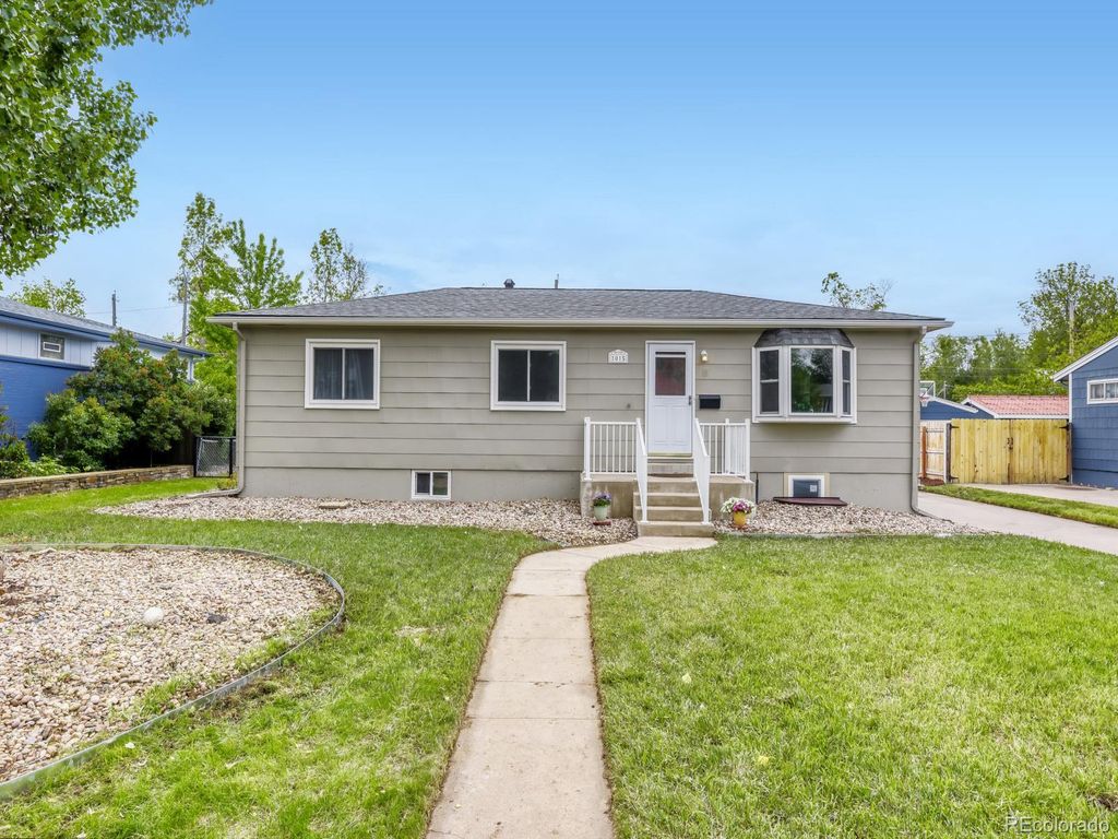 Photo of 1015 W Longview Avenue, Littleton, CO 80120 (MLS # 3324870)