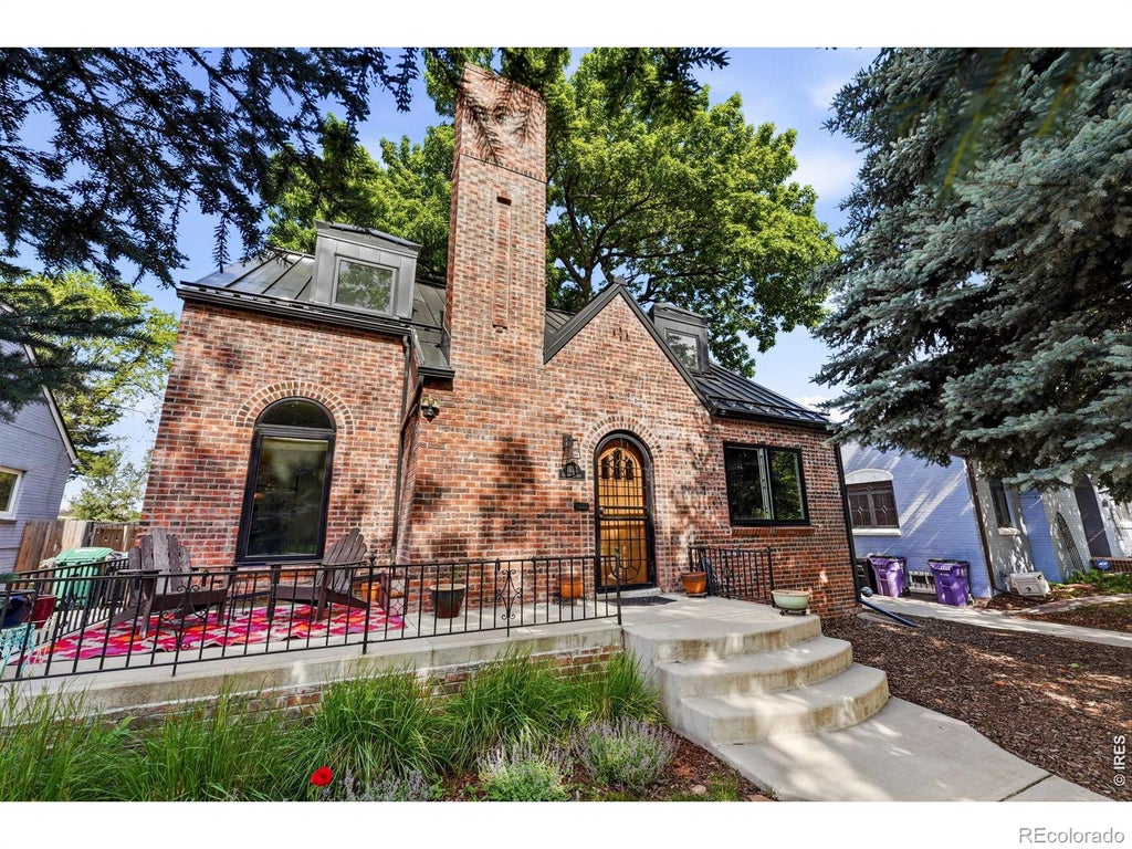 Photo of 1533 Oneida Street, Denver, CO 80220 (MLS # IR1066466)