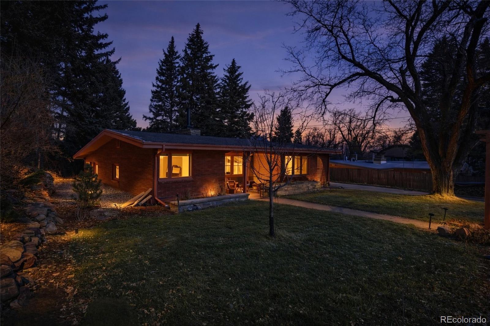 1333 Mariposa Avenue