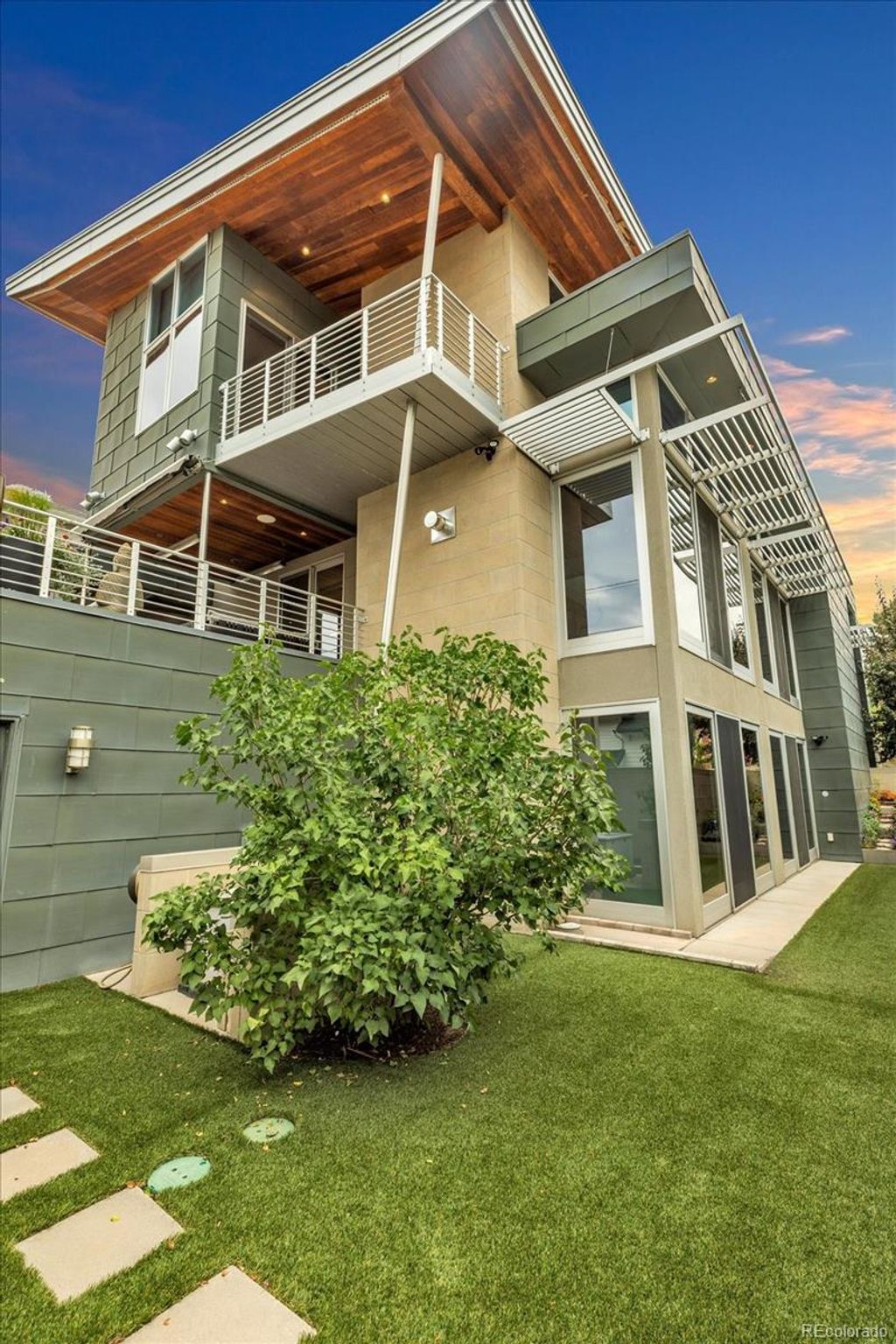 Photo of 301 Monroe Street, Denver, CO 80206 (MLS # 1515919)