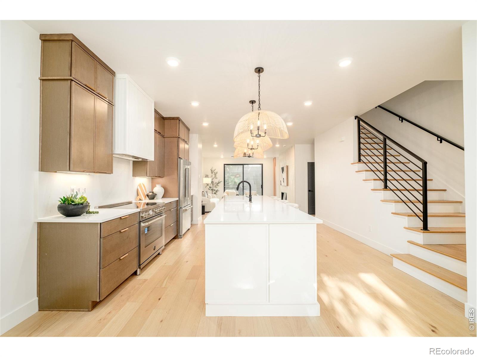 3200 W 27th Avenue W