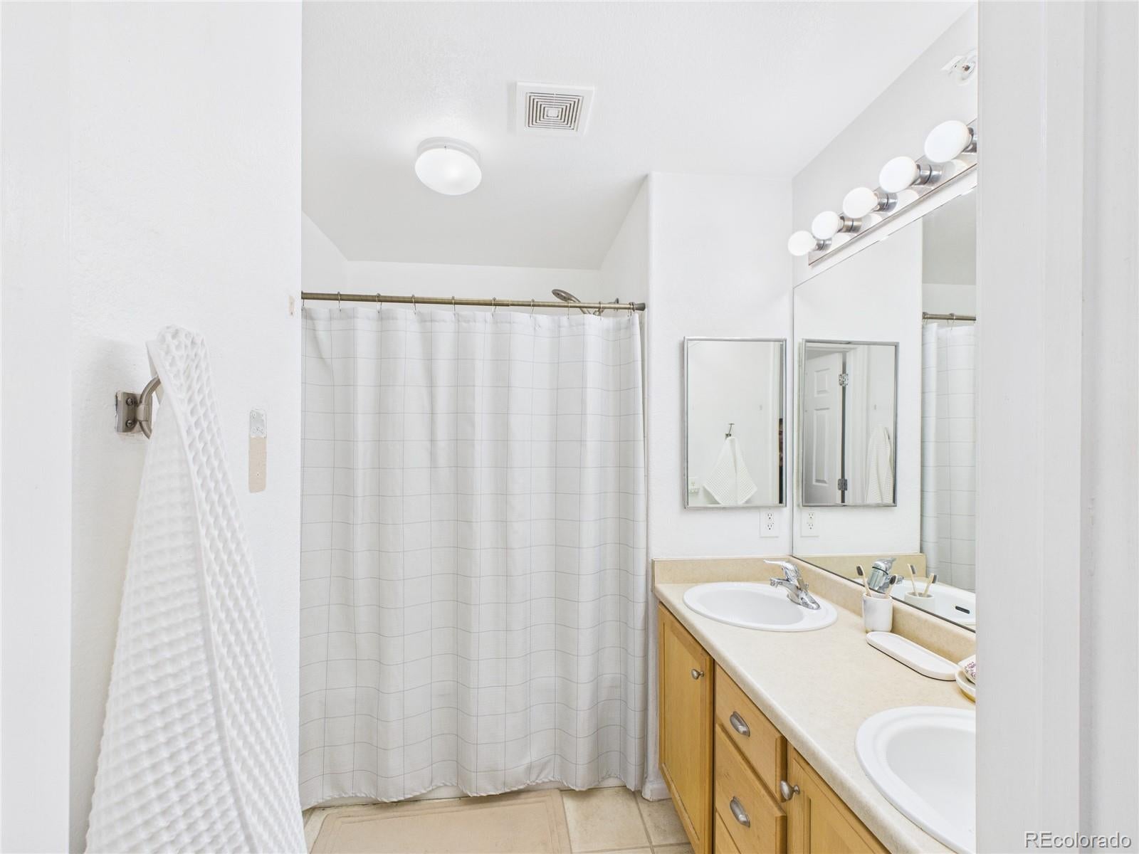 474 Black Feather Loop 412