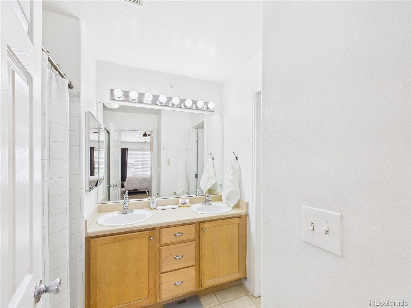 474 Black Feather Loop 412