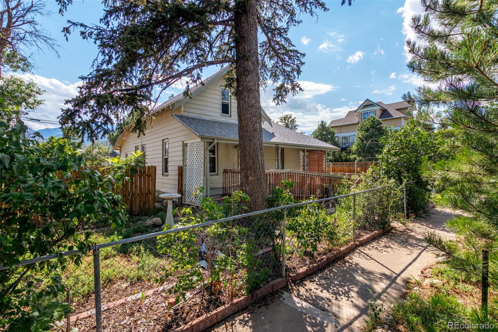 2823 W Pikes Peak Avenue