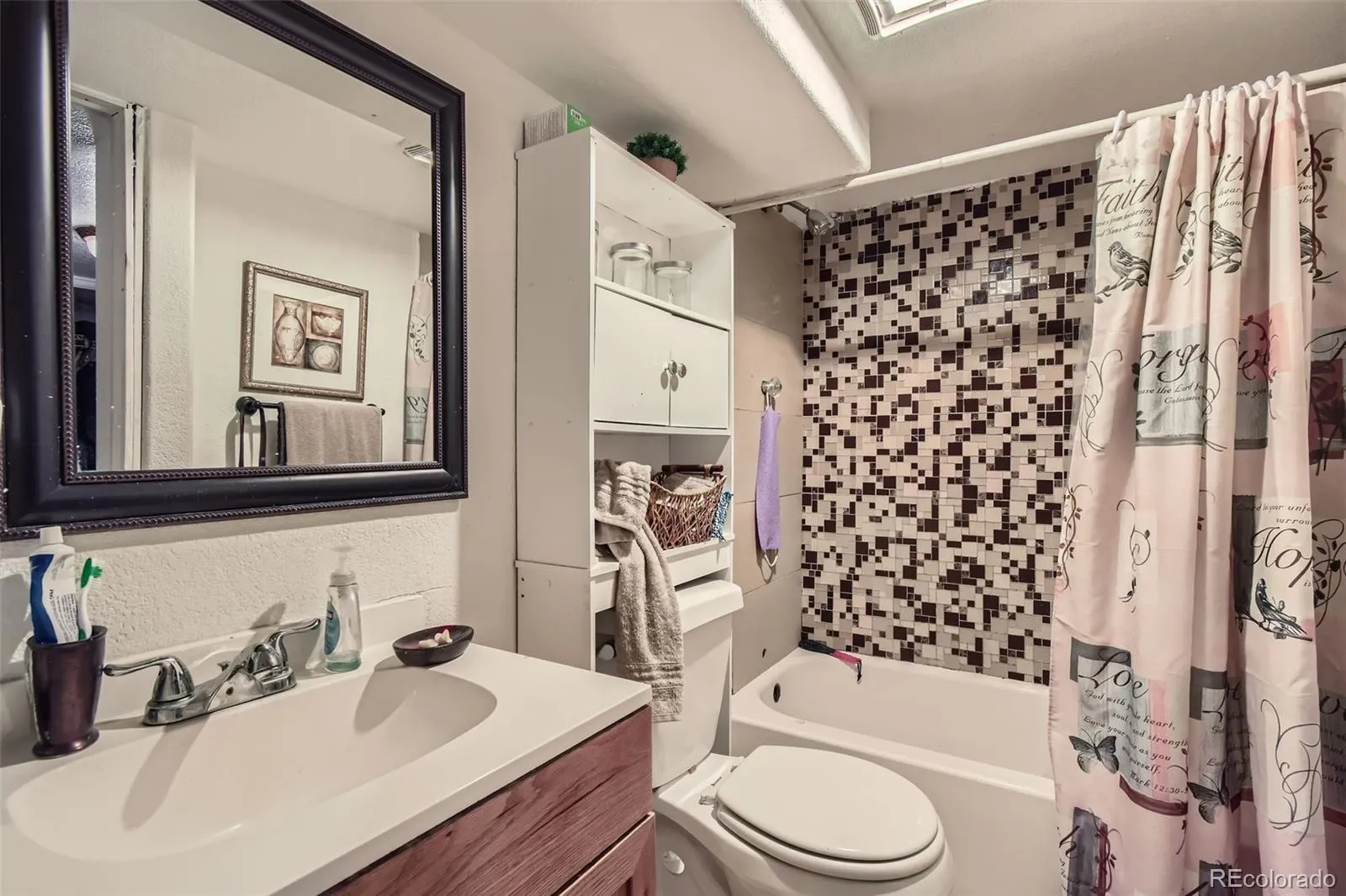 Commerce City, Colorado 80022, United States, 3 Bedrooms Bedrooms, ,2 BathroomsBathrooms,Residential,Active,6595