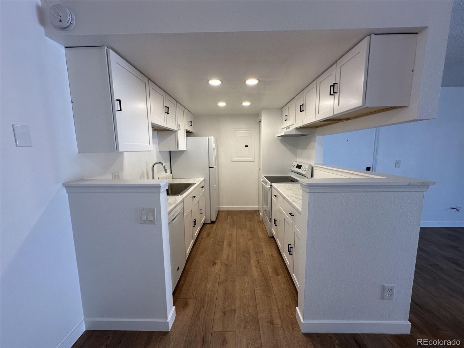 943 S Zeno Way 205