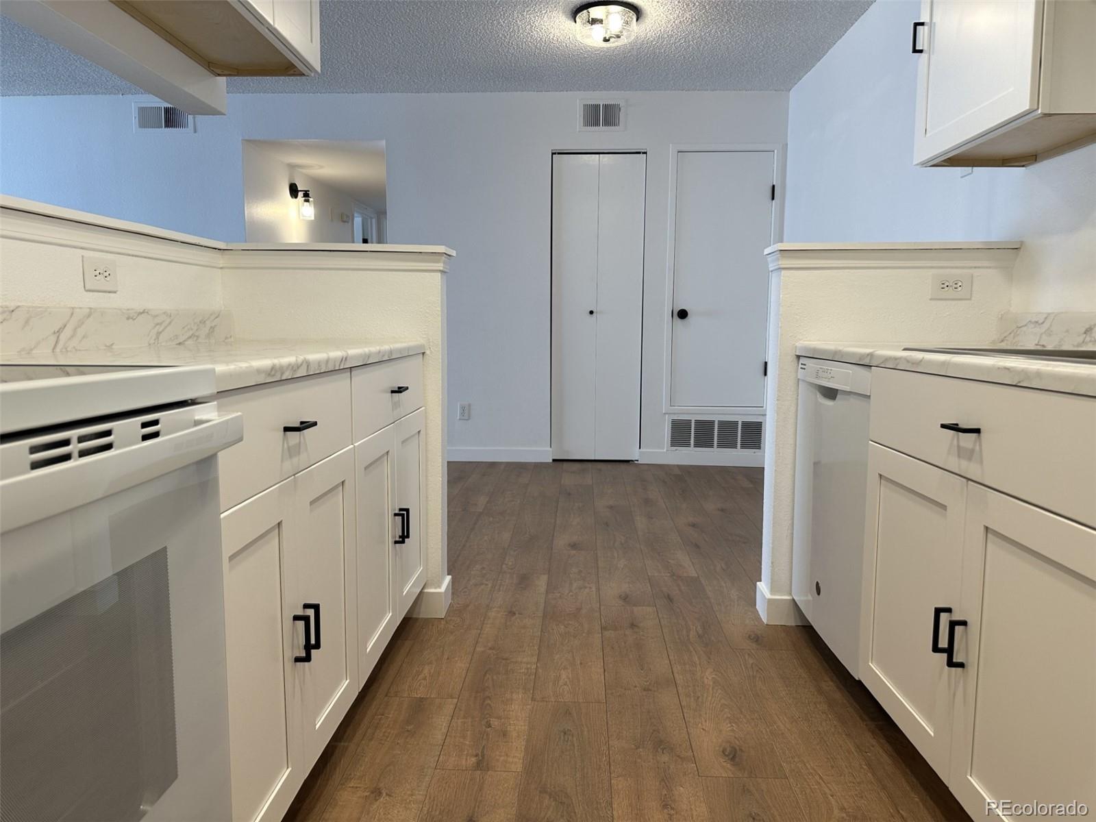 943 S Zeno Way 205