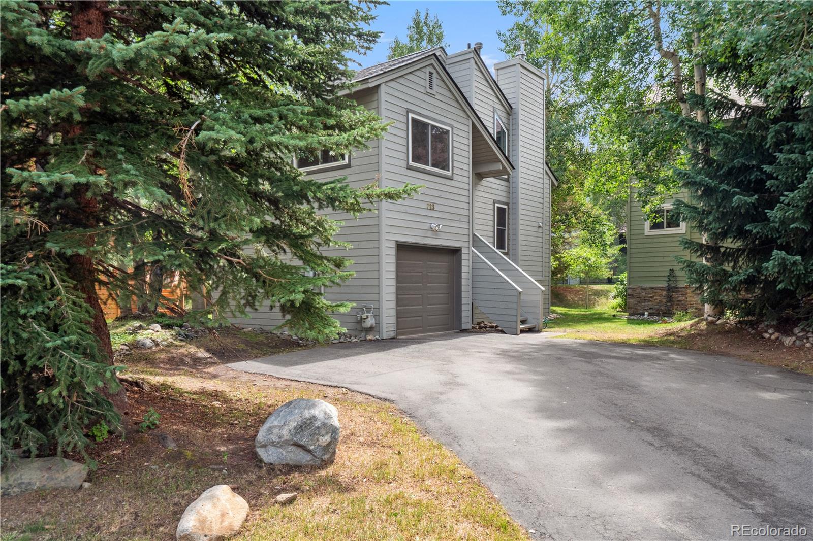 723 Hunters Circle
