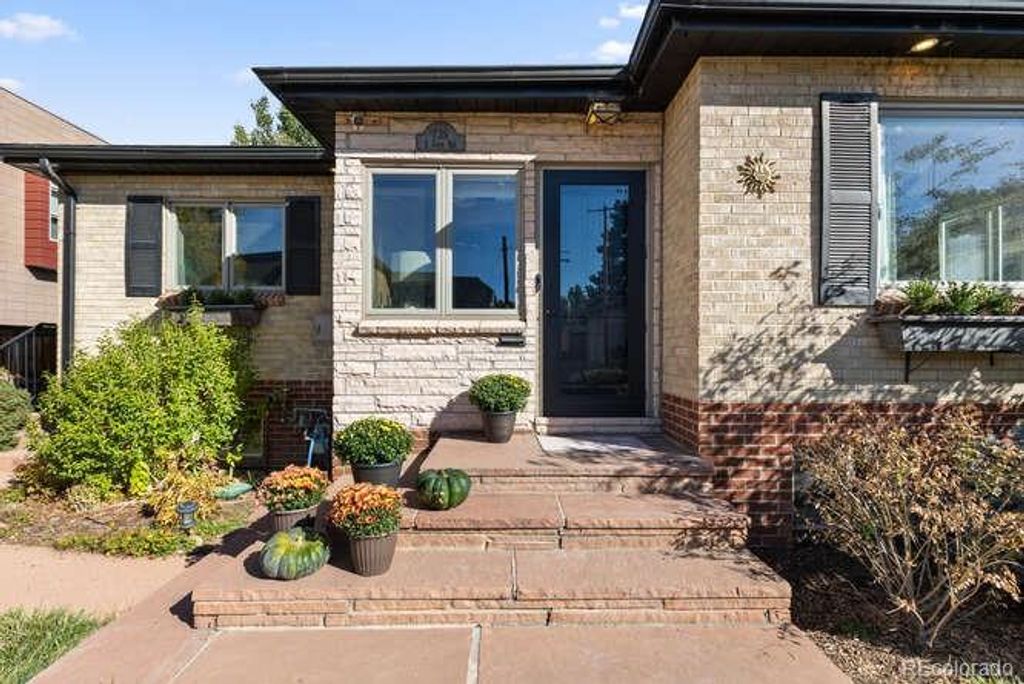 Photo of 725 S Cove Way, Denver, CO 80209 (MLS # 9658254)