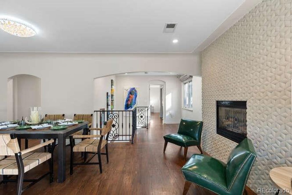 Photo of 725 S Cove Way, Denver, CO 80209 (MLS # 9658254)