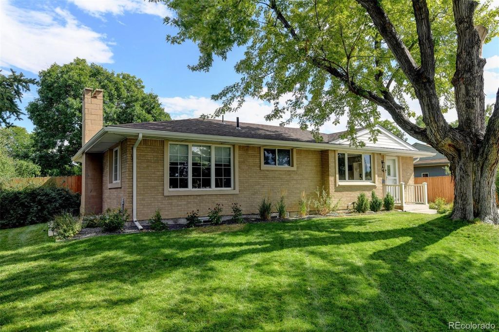 Photo of 5954 S Columbine Way, Centennial, CO 80121 (MLS # 2142807)