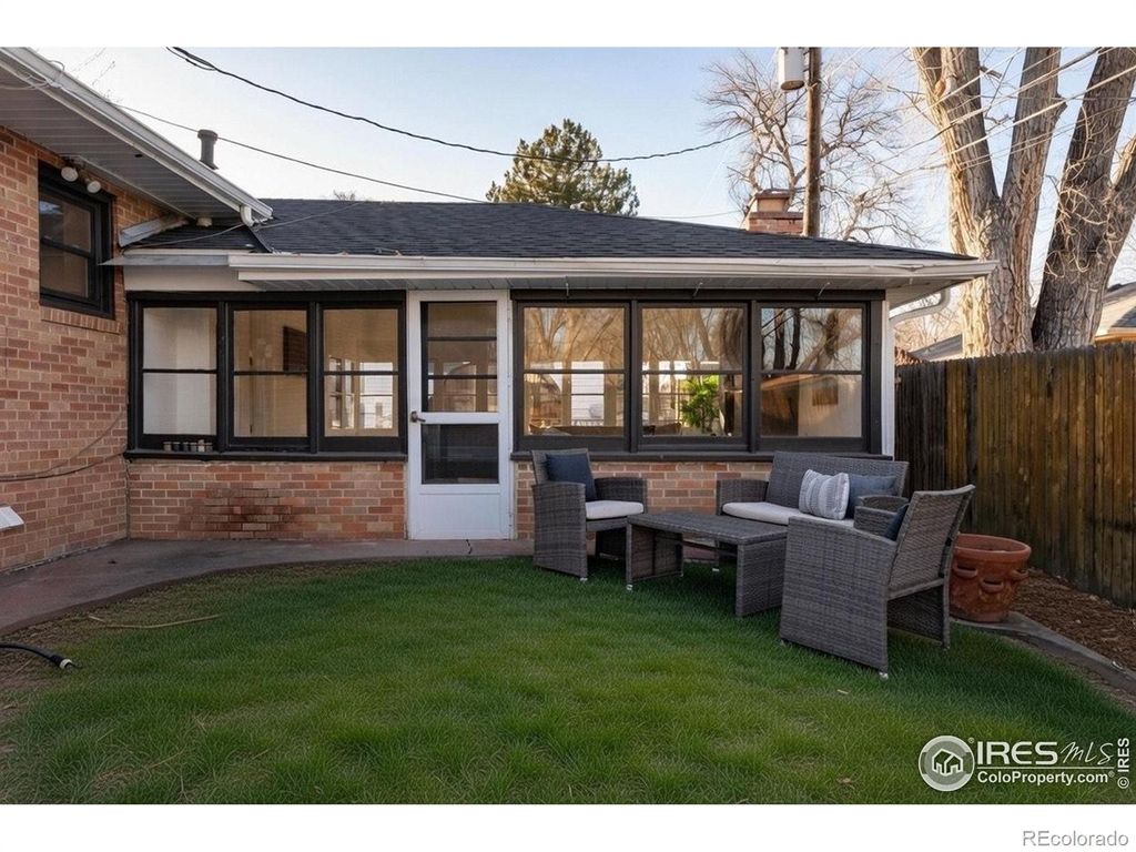 Photo of 6 Sunset Circle, Longmont, CO 80501 (MLS # IR1050346)