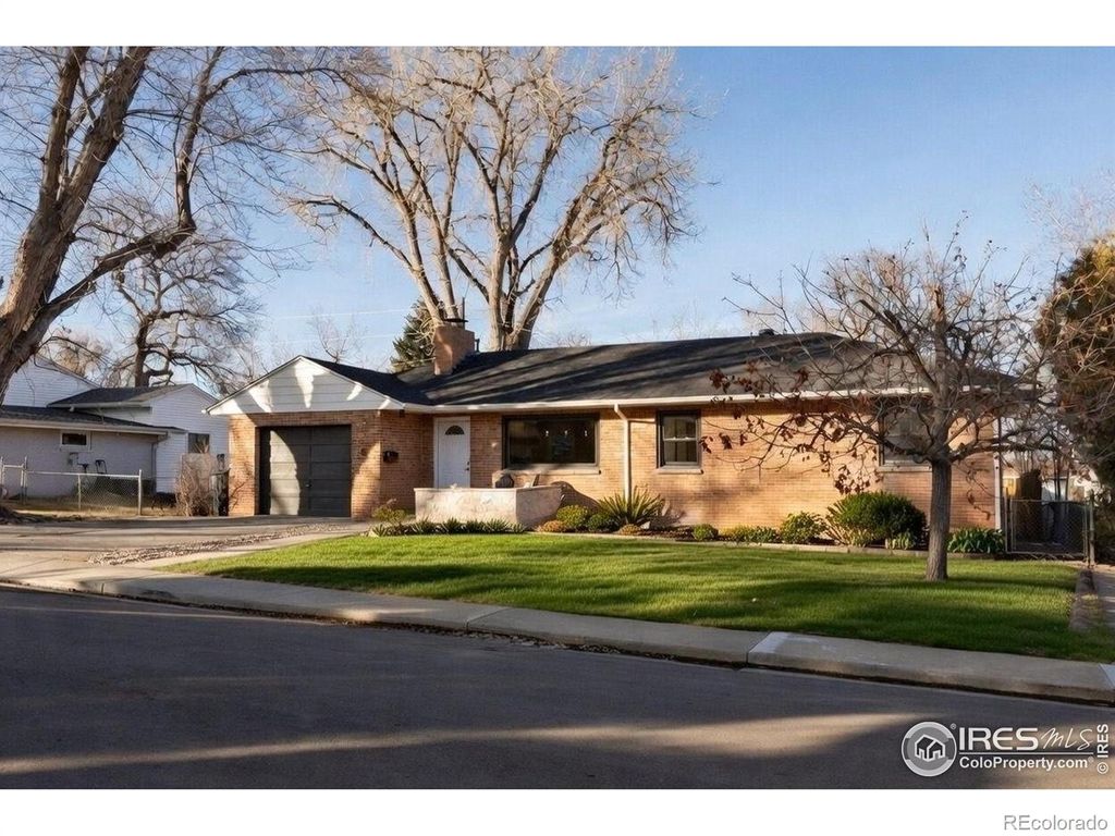Photo of 6 Sunset Circle, Longmont, CO 80501 (MLS # IR1050346)