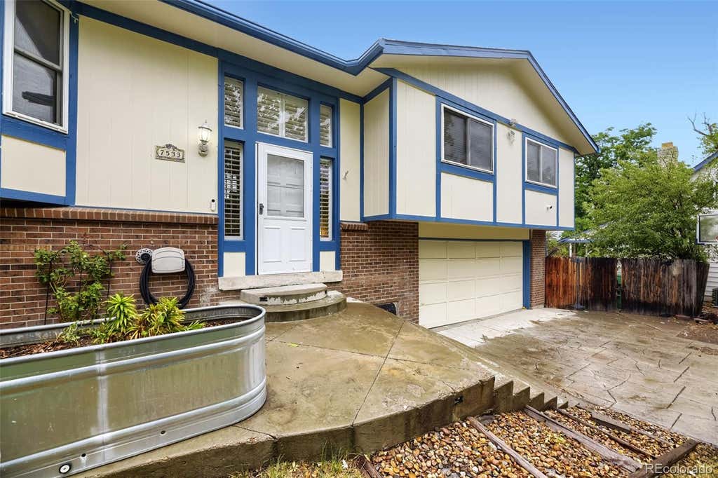 Photo of 7533 W Ottawa Place, Littleton, CO 80128 (MLS # 5646564)