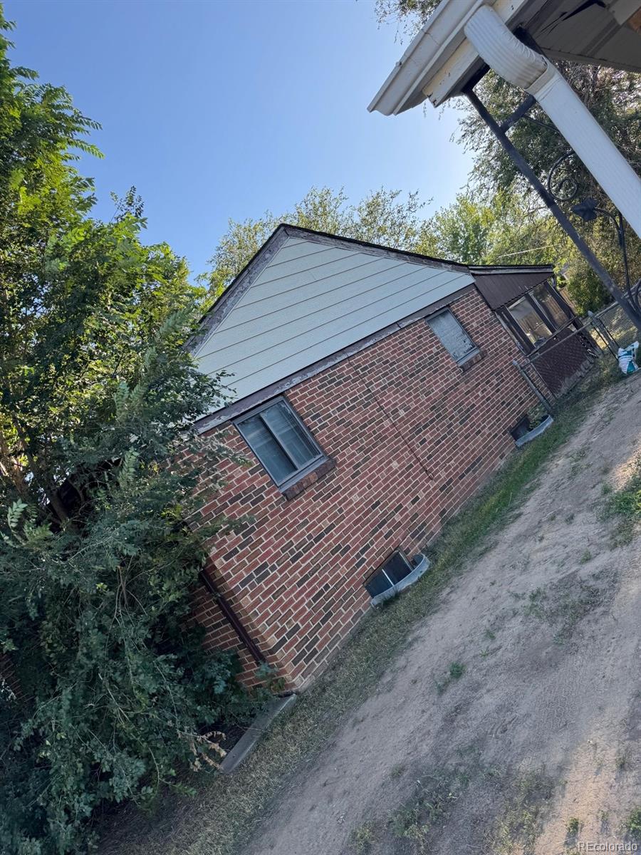 2685 Pontiac Street