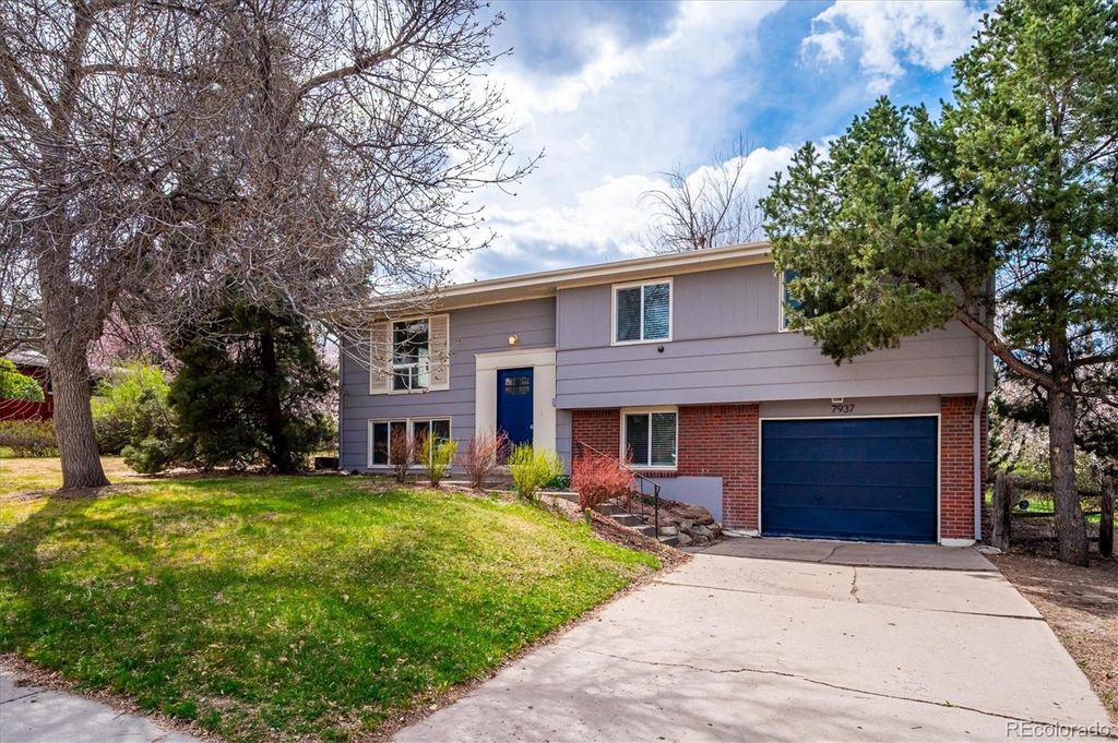 Photo of 7937 W Chestnut Drive, Littleton, CO 80128 (MLS # 8397094)