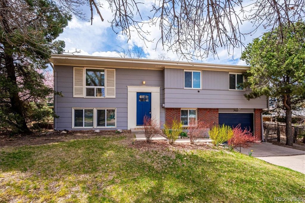 Photo of 7937 W Chestnut Drive, Littleton, CO 80128 (MLS # 8397094)