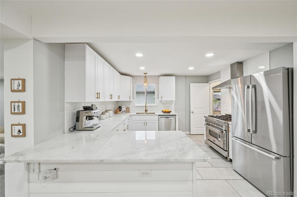 Photo of 3285 N Monaco Parkway, Denver, CO 80207 (MLS # 3994602)