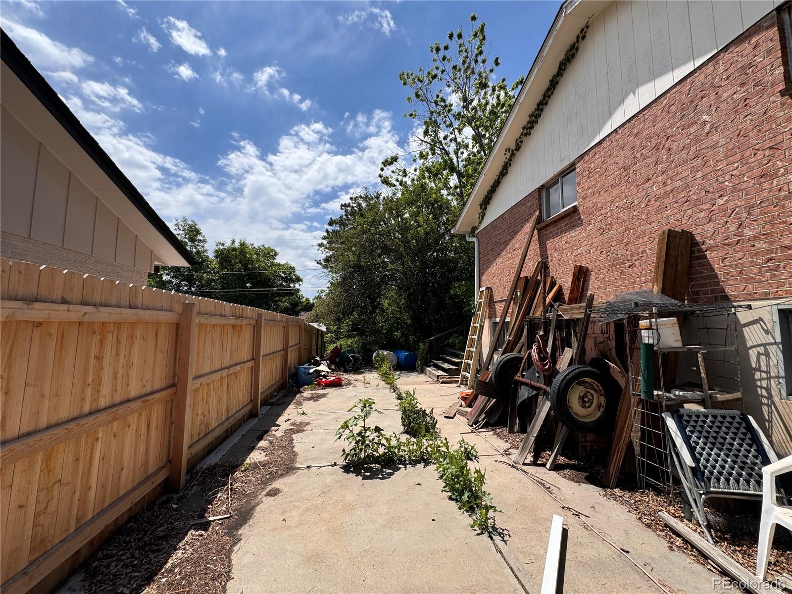 1843 S Urban Way