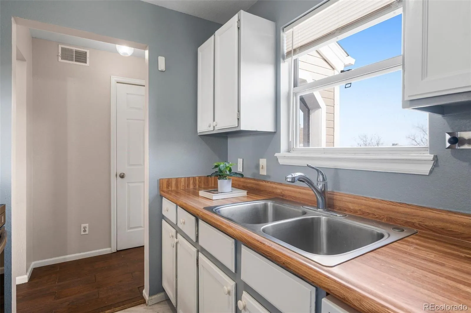 Castle Rock, Colorado 80104, United States, 2 Bedrooms Bedrooms, ,1 BathroomBathrooms,Residential,Active,115137