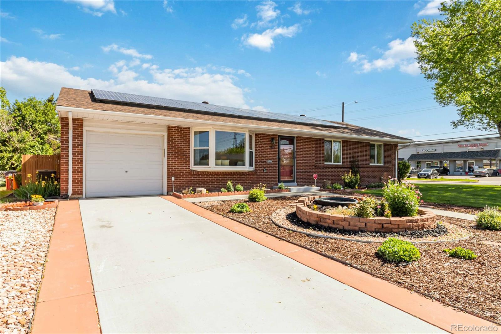 5593 E Center Avenue