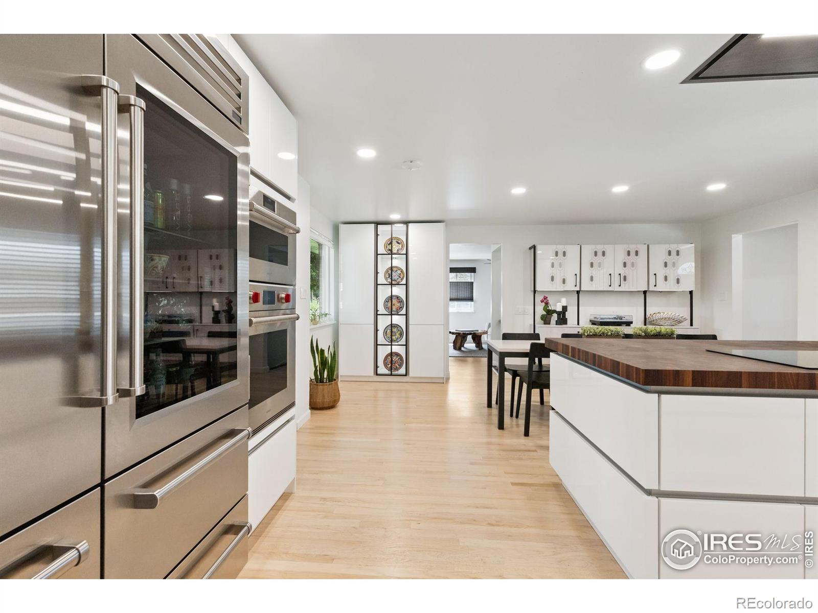8612 W 69th Place