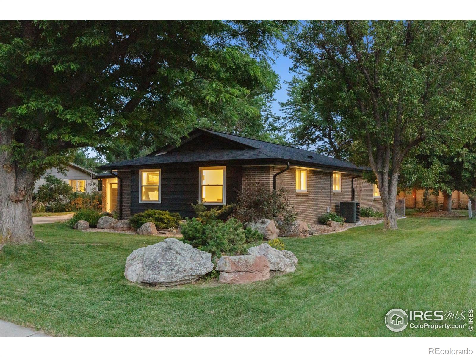 8612 W 69th Place
