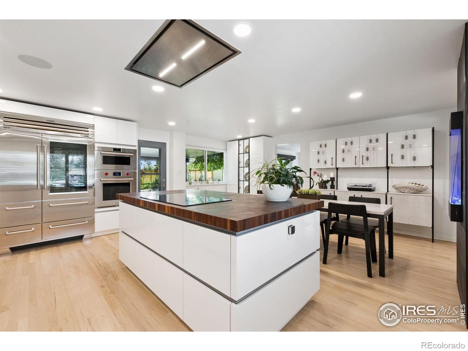 8612 W 69th Place